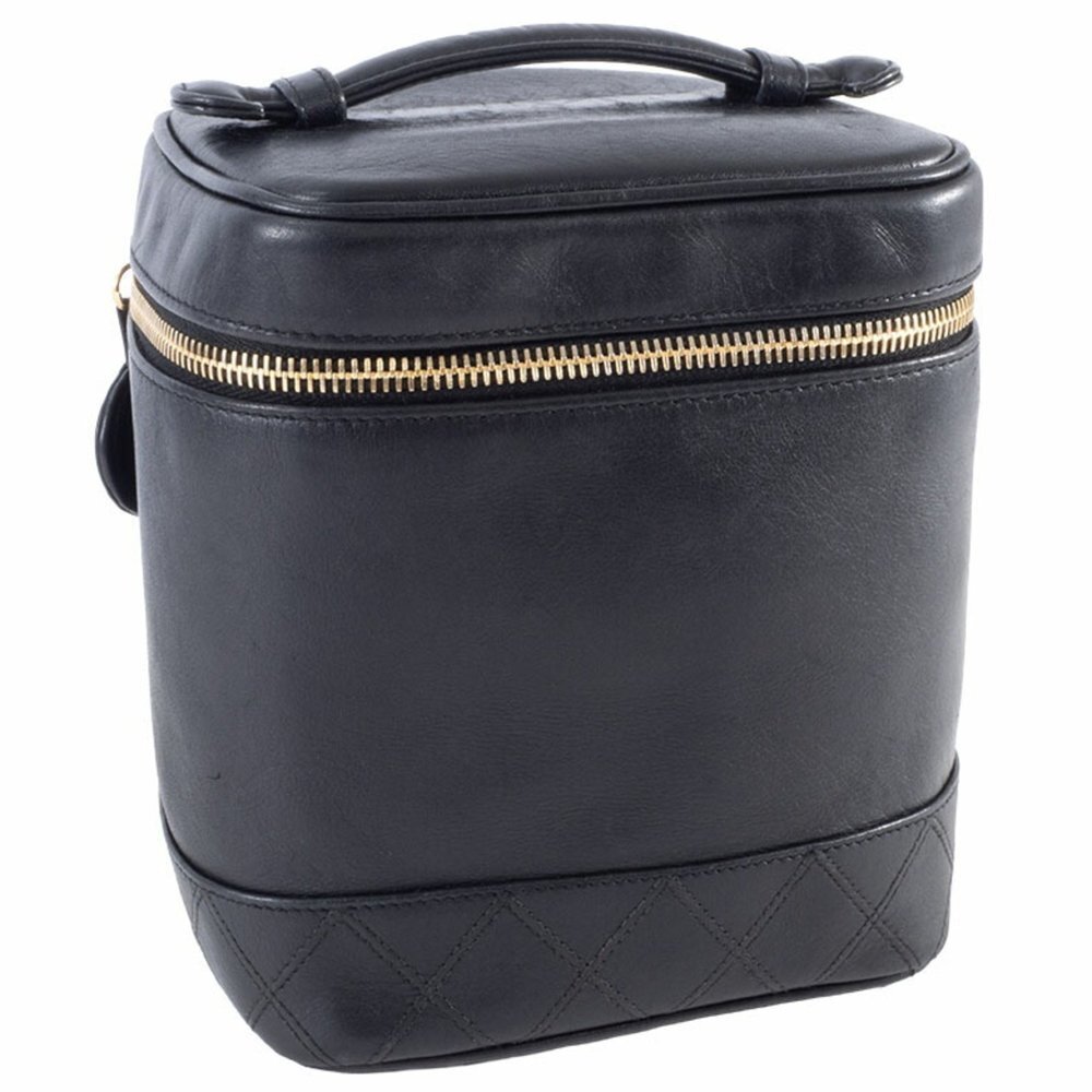 CHANEL Black Lambskin Leather Pouch - Picture 2 of 16